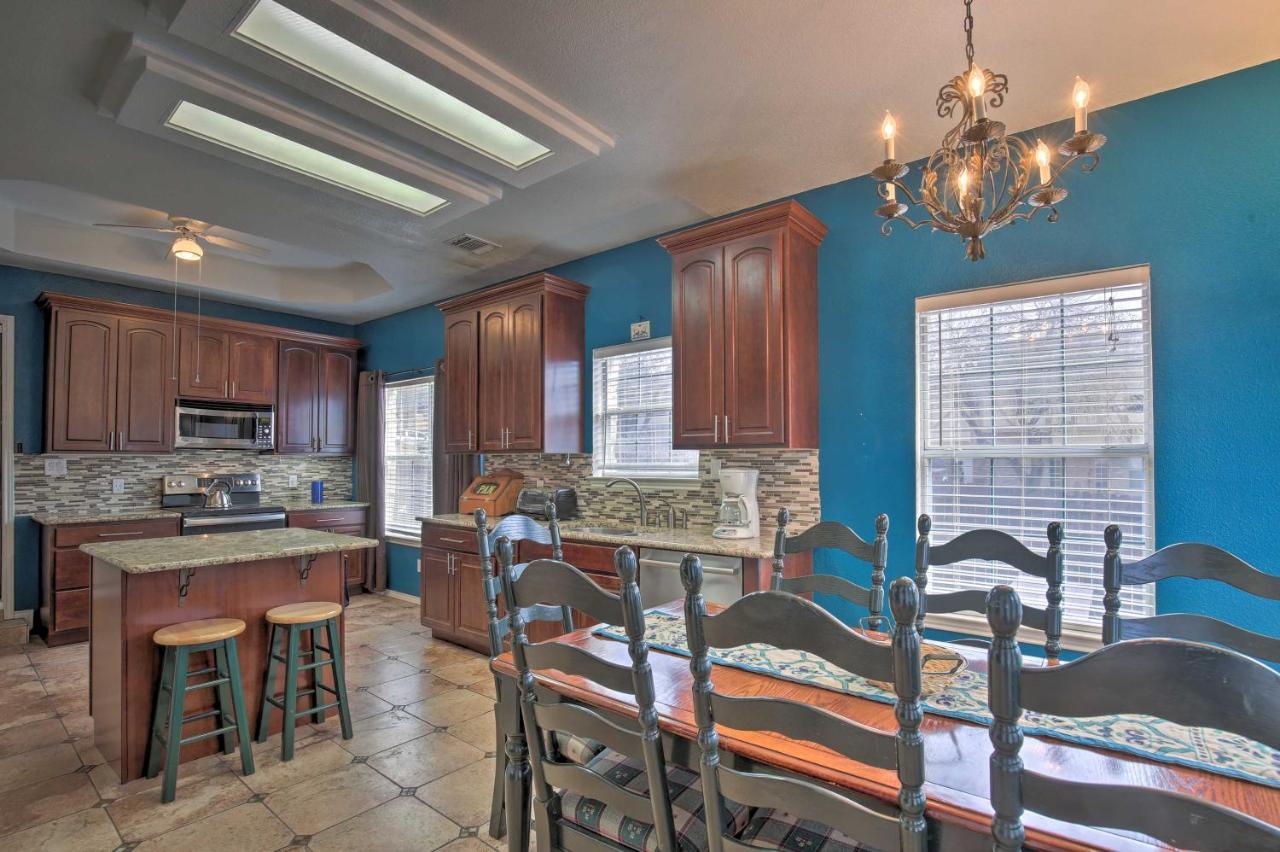 With Pool And Hot Tub Near Seaworld! Holiday home