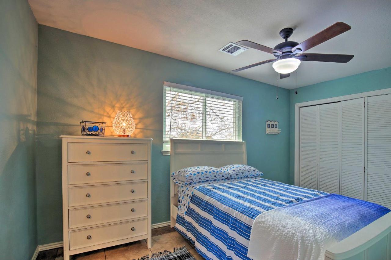 With Pool And Hot Tub Near Seaworld! Holiday home San Antonio