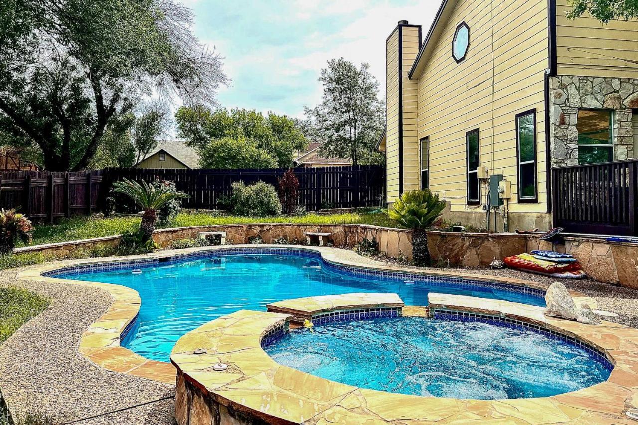 With Pool And Hot Tub Near Seaworld! San Antonio